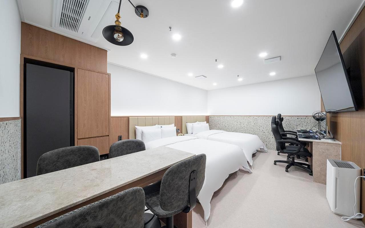 Rosy Hotel Cheongju Buitenkant foto