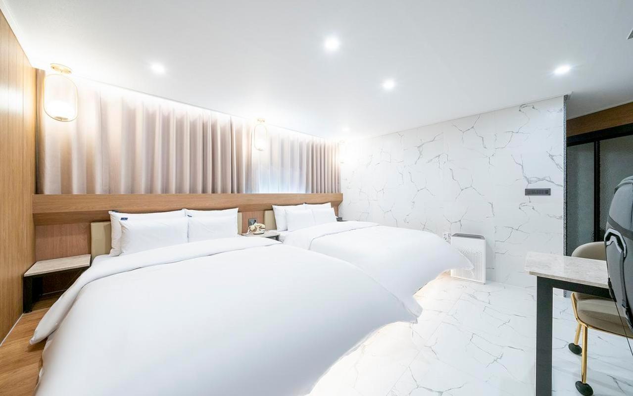 Rosy Hotel Cheongju Buitenkant foto