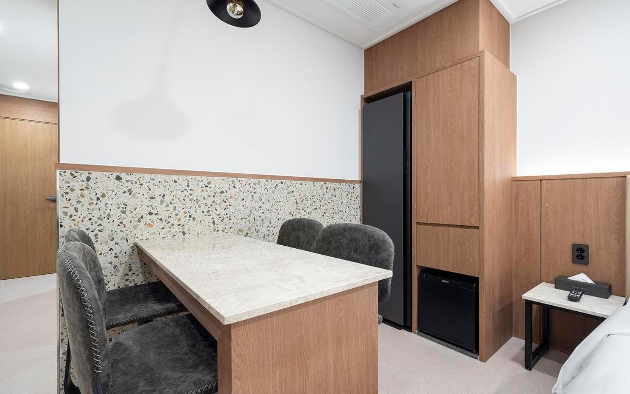 Rosy Hotel Cheongju Buitenkant foto