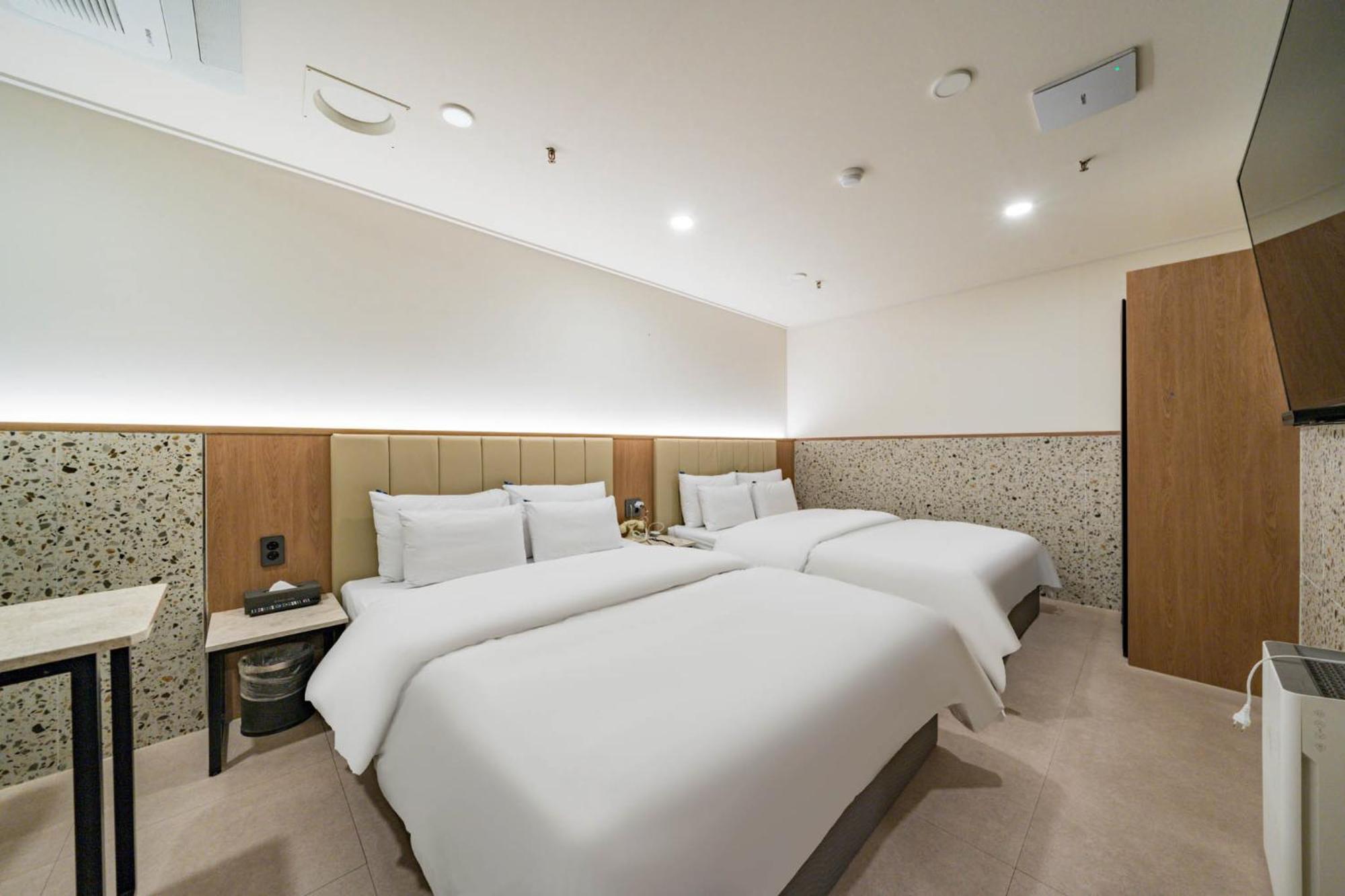 Rosy Hotel Cheongju Buitenkant foto