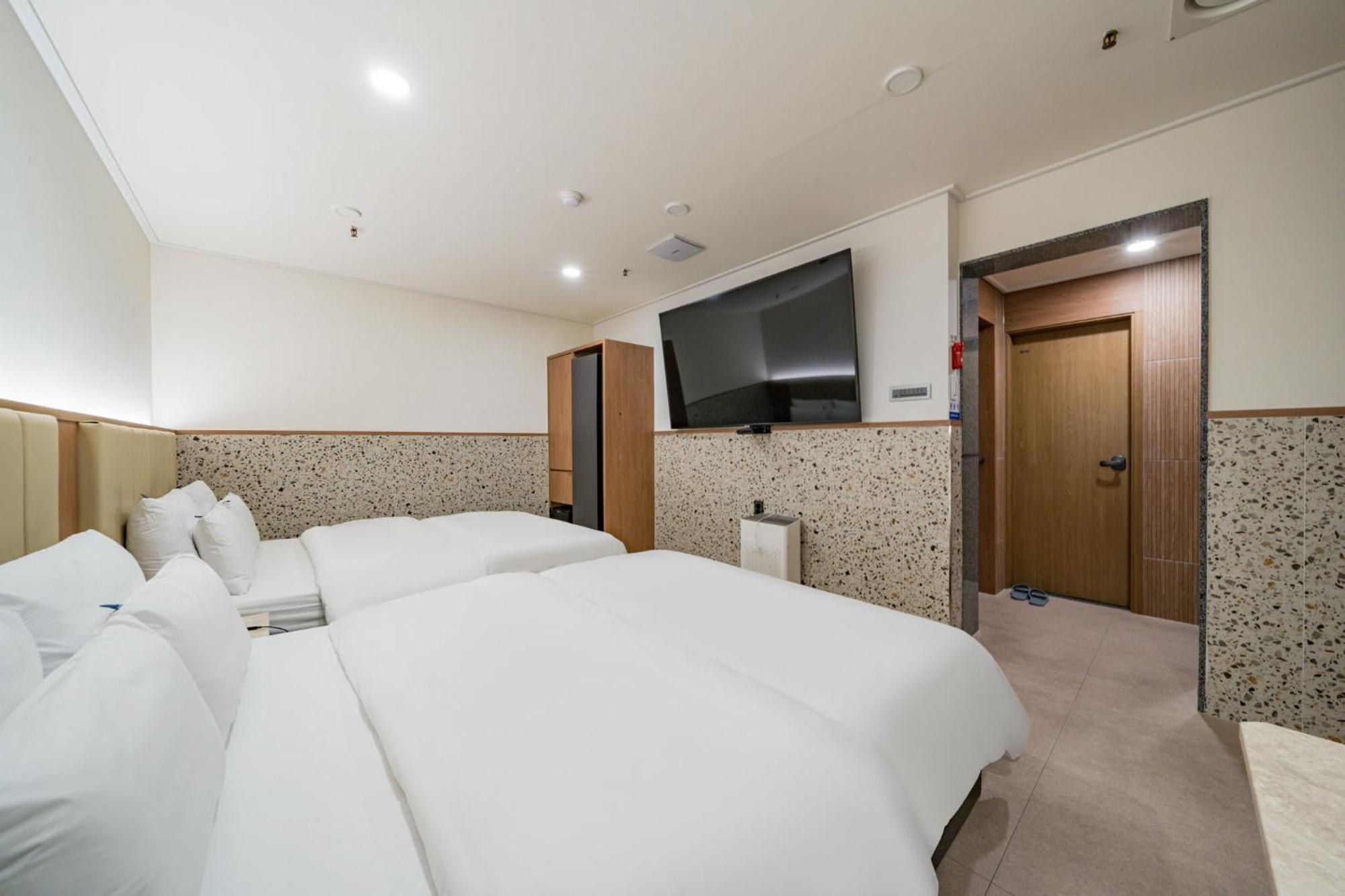 Rosy Hotel Cheongju Buitenkant foto