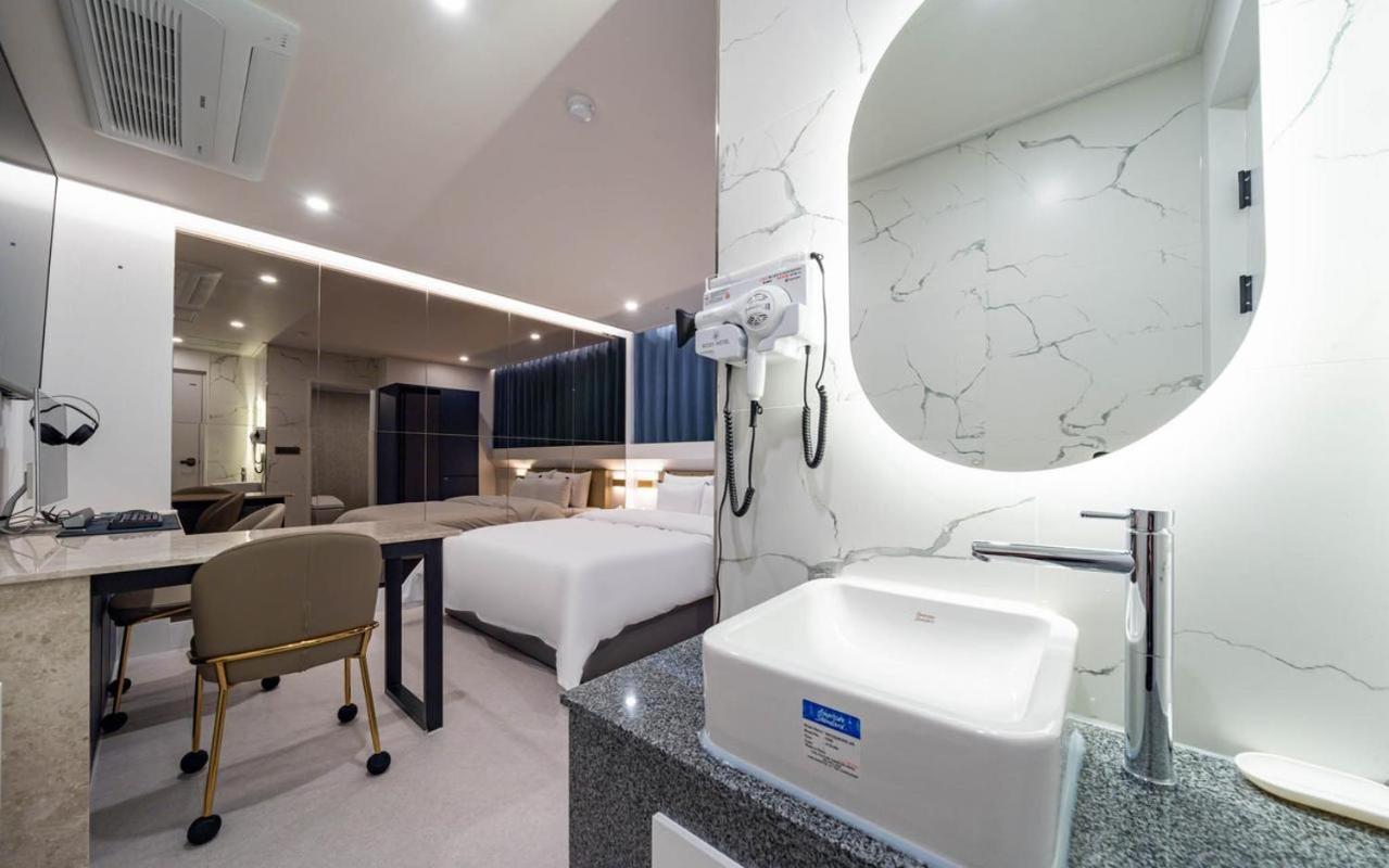 Rosy Hotel Cheongju Buitenkant foto
