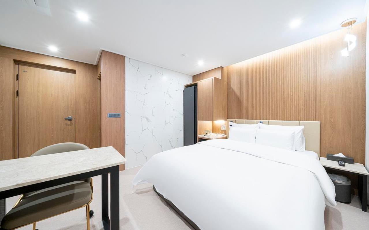 Rosy Hotel Cheongju Buitenkant foto