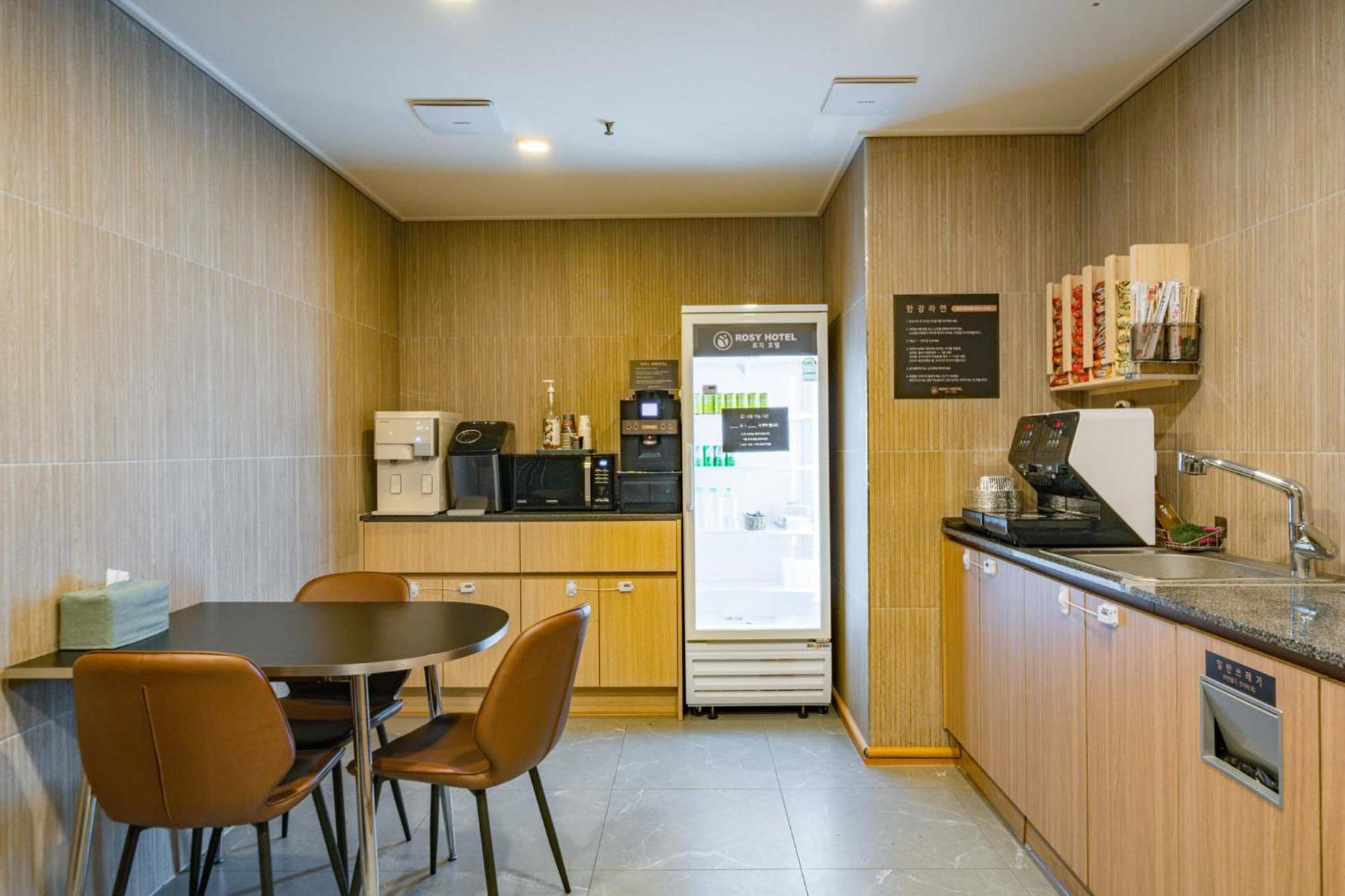 Rosy Hotel Cheongju Buitenkant foto